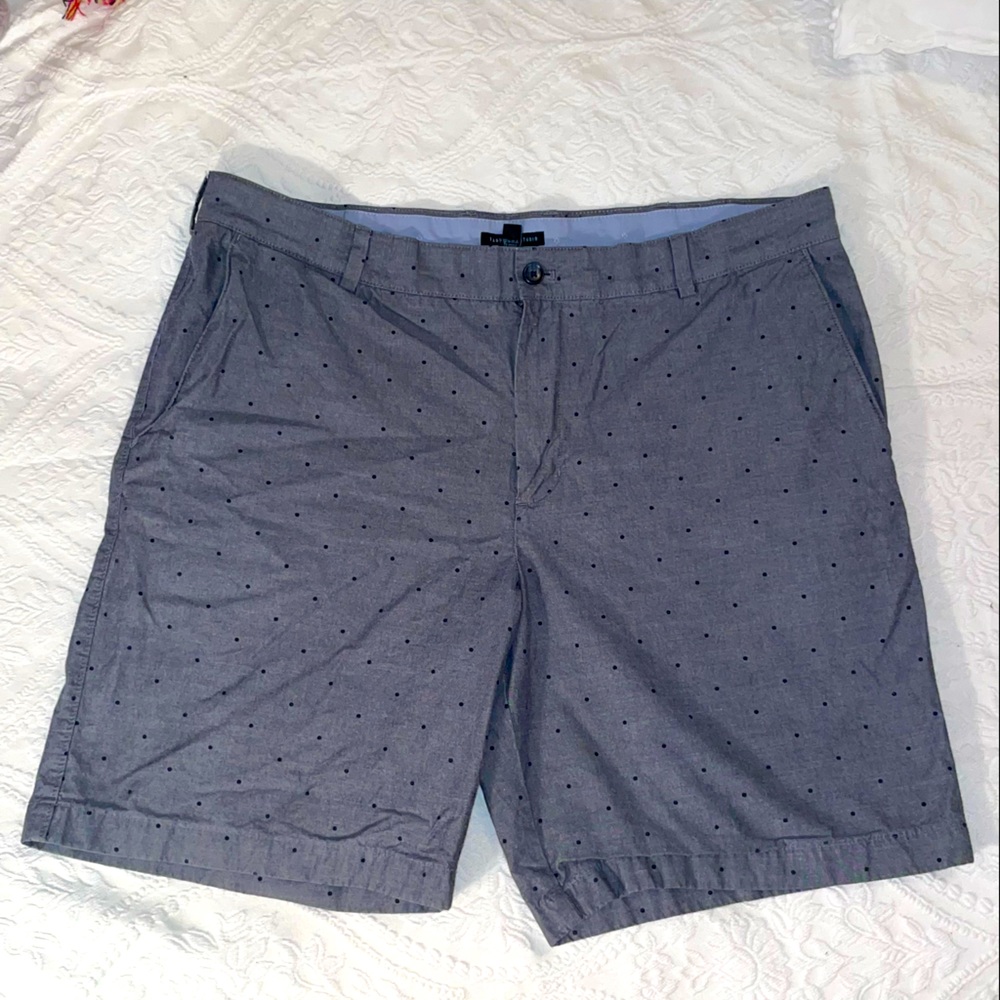 Mens Van Heusen Shorts.  Blue with navy dots